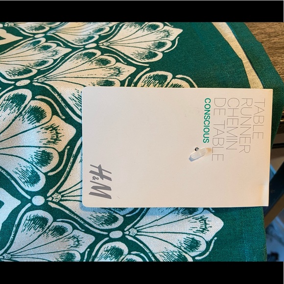 NWT H&M Table Runner - Picture 2 of 5